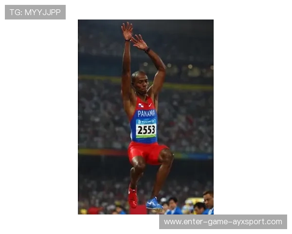 跳远选手赛场上完美演绎“空中姿态美学”引设计师模仿