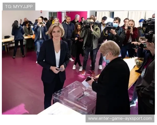 巴黎通过个人与集体配合并行,前场选择愈发丰富