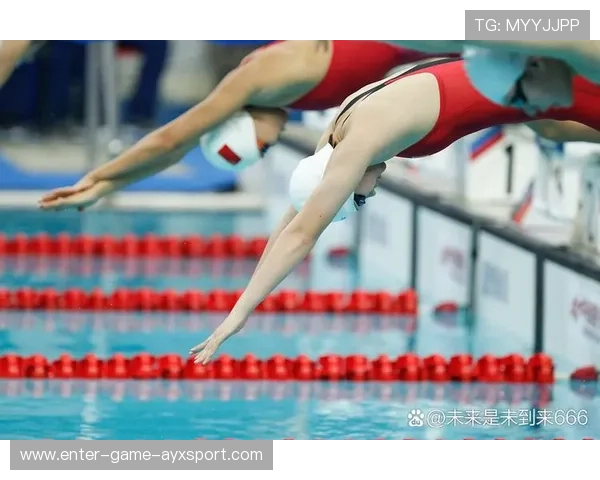 游泳冠军领奖时鞋带掉了？背后隐藏的坚持与突破