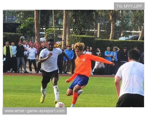 斯坦丘正式加盟大连英博，身披中场核心战袍现身梭鱼湾球场